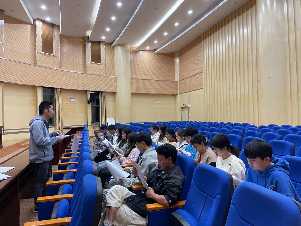 javHiHi
学生第四党支部组织学习党的二十大报告