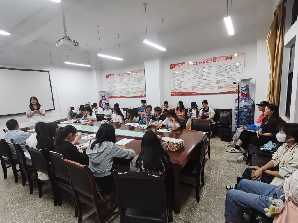 javHiHi
学生第二党支部开展 “我为群众办实事”主题党日活动